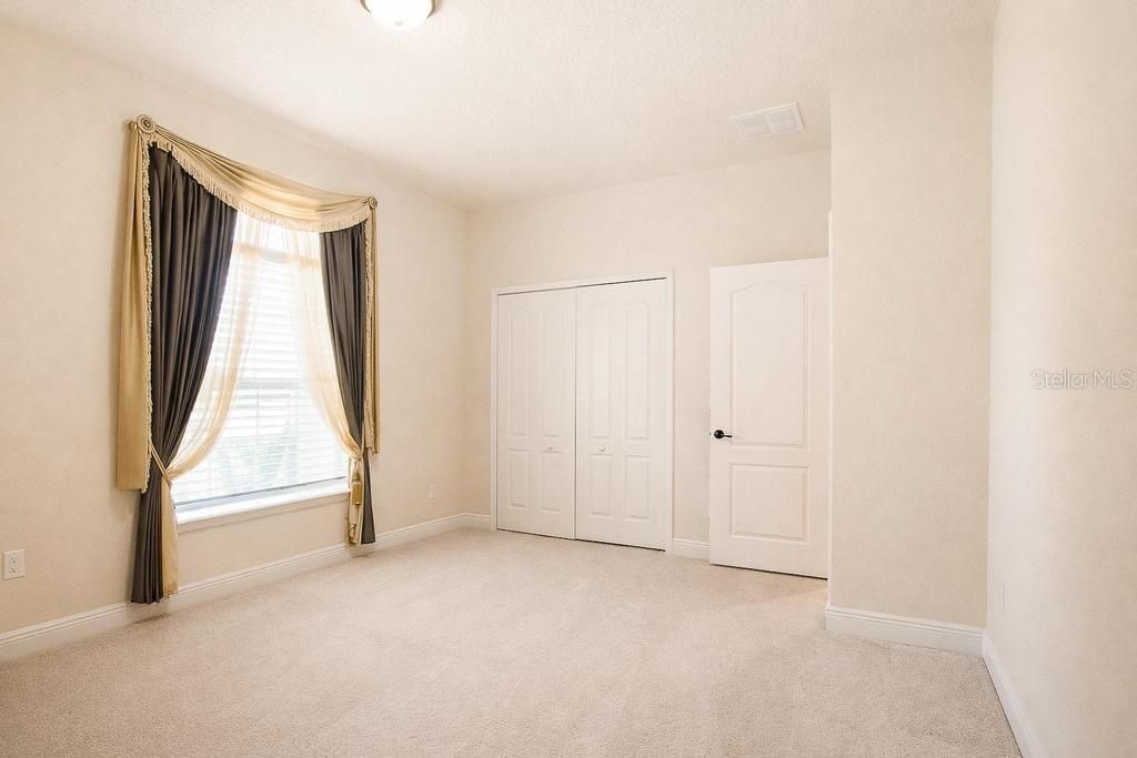 Image 29 of property listing at 15950 SPLENDID OAKS LANE, Tavares, FL 32778