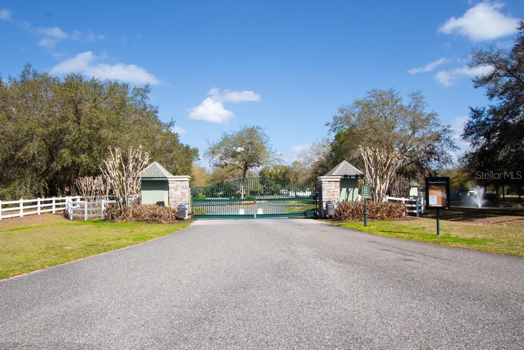 Image 41 of property listing at 15950 SPLENDID OAKS LANE, Tavares, FL 32778