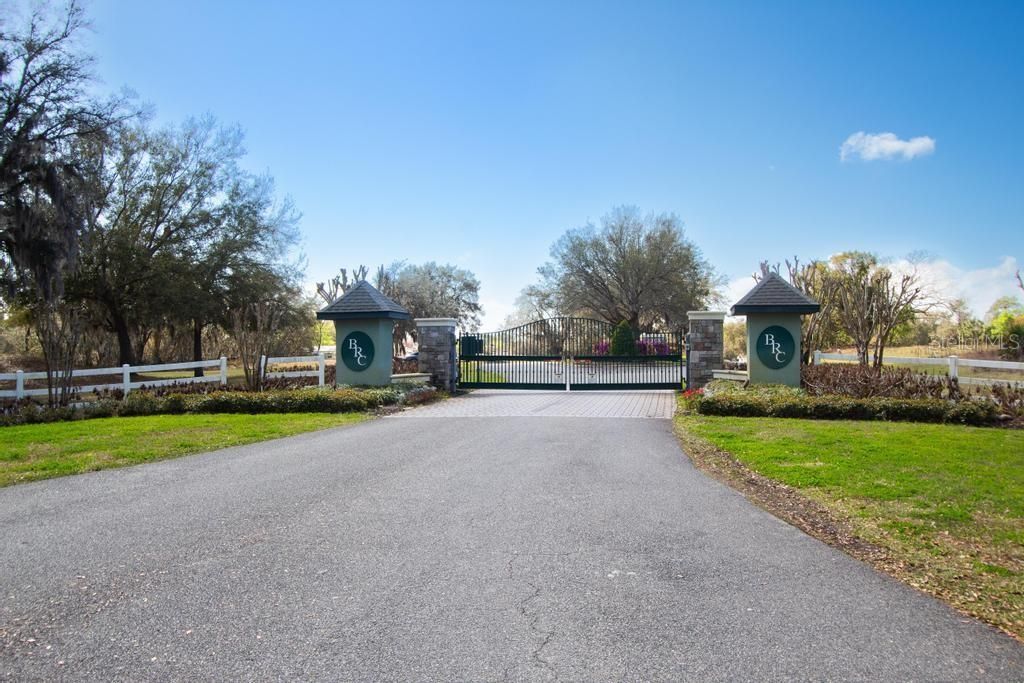 Image 43 of property listing at 15950 SPLENDID OAKS LANE, Tavares, FL 32778