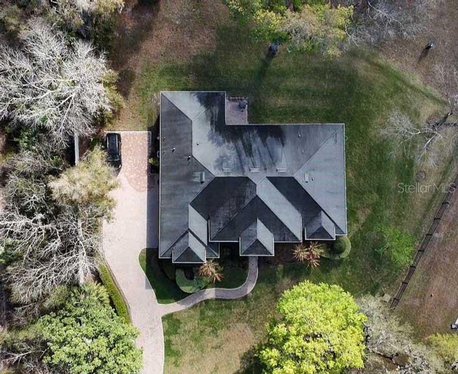 Image 48 of property listing at 15950 SPLENDID OAKS LANE, Tavares, FL 32778