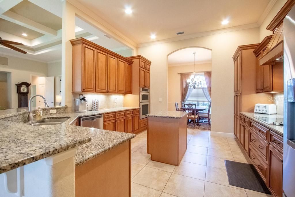 Image 6 of property listing at 15950 SPLENDID OAKS LANE, Tavares, FL 32778