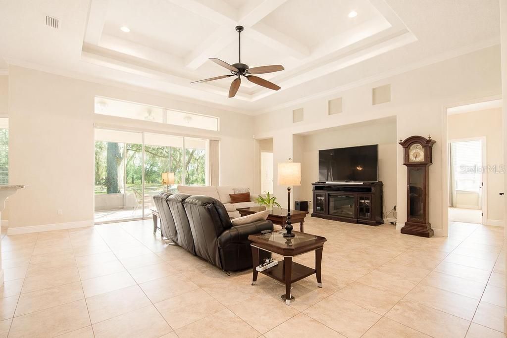Image 7 of property listing at 15950 SPLENDID OAKS LANE, Tavares, FL 32778