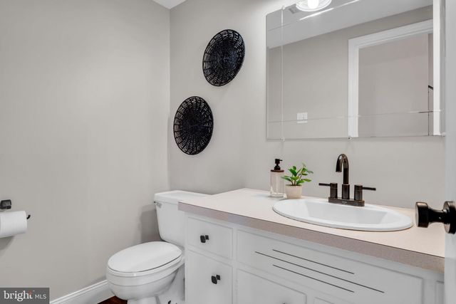 1387 LUTZTOWN RD, Boiling Springs, PA 17007