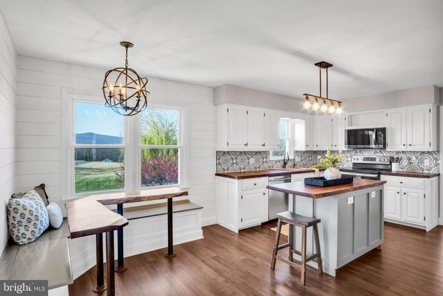 1387 LUTZTOWN RD, Boiling Springs, PA 17007