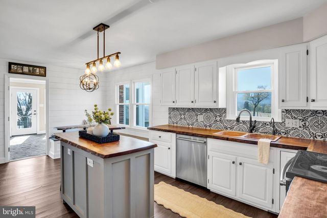 1387 LUTZTOWN RD, Boiling Springs, PA 17007