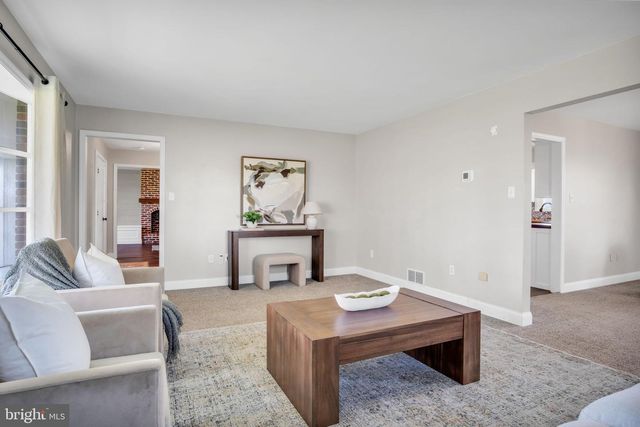 1387 LUTZTOWN RD, Boiling Springs, PA 17007