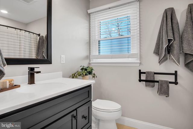1387 LUTZTOWN RD, Boiling Springs, PA 17007