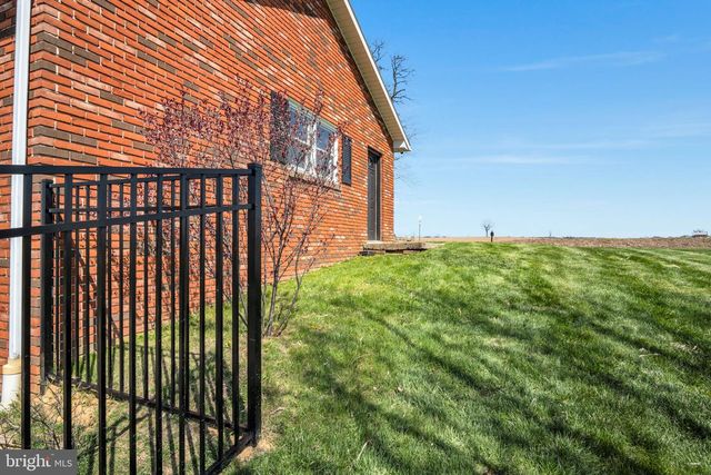 1387 LUTZTOWN RD, Boiling Springs, PA 17007