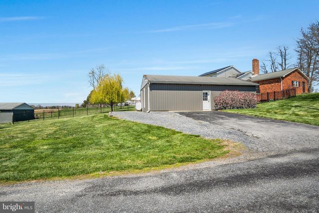 1387 LUTZTOWN RD, Boiling Springs, PA 17007
