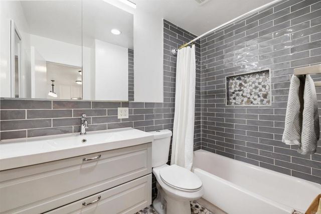 1645 Emerald 1D, San Diego, CA 92109