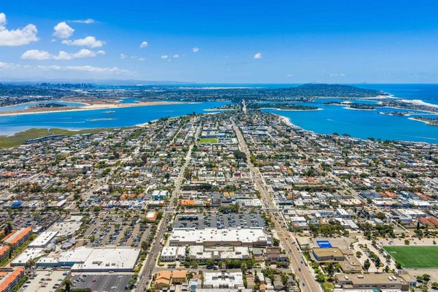 1645 Emerald 1D, San Diego, CA 92109