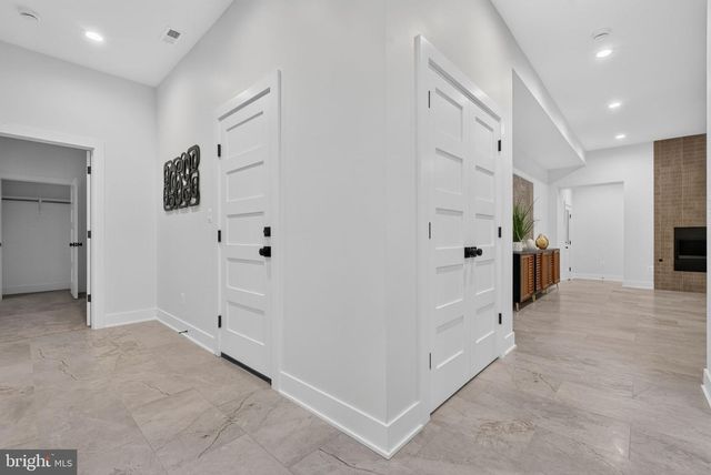 2816 N JEFFERSON ST, Arlington, VA 22207