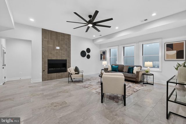 2816 N JEFFERSON ST, Arlington, VA 22207
