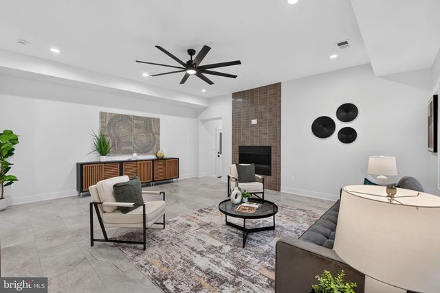 2816 N JEFFERSON ST, Arlington, VA 22207