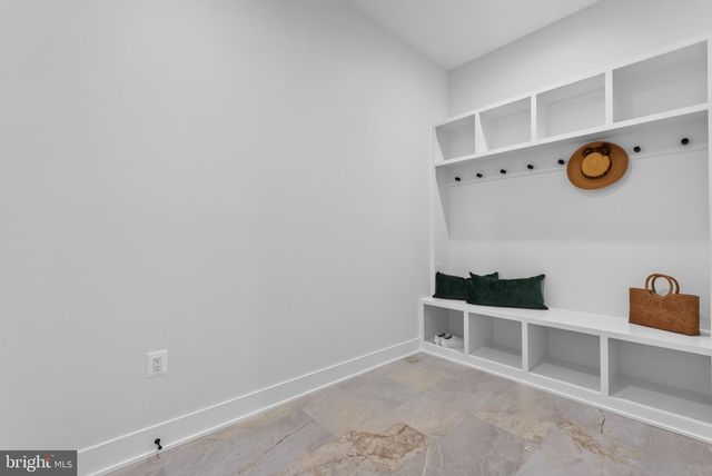 2816 N JEFFERSON ST, Arlington, VA 22207