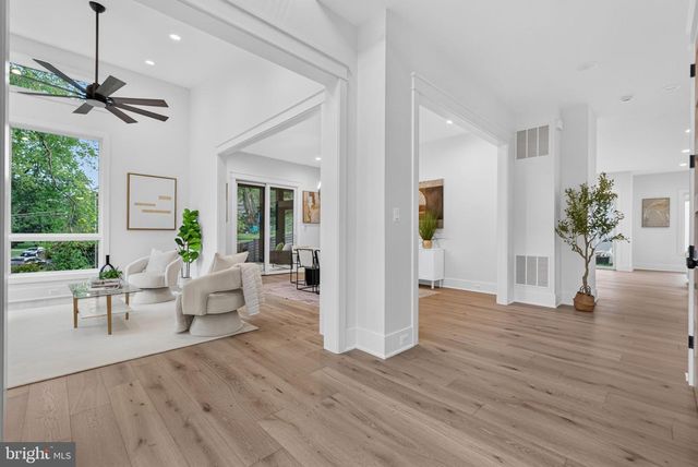 2816 N JEFFERSON ST, Arlington, VA 22207