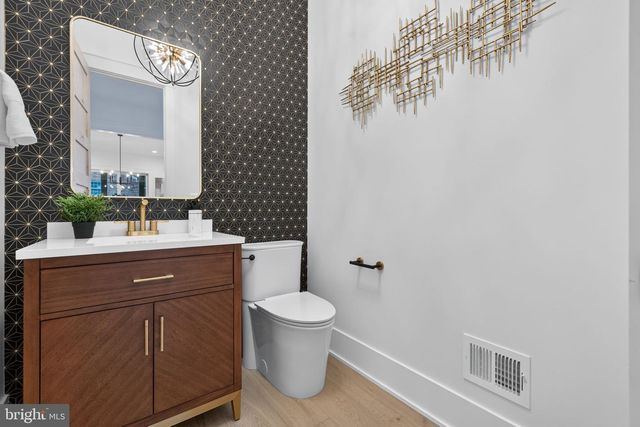 2816 N JEFFERSON ST, Arlington, VA 22207
