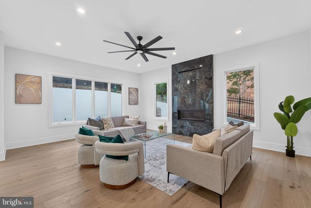 2816 N JEFFERSON ST, Arlington, VA 22207