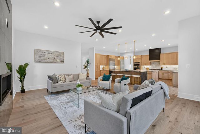 2816 N JEFFERSON ST, Arlington, VA 22207