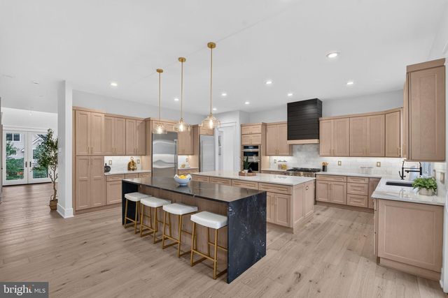 2816 N JEFFERSON ST, Arlington, VA 22207