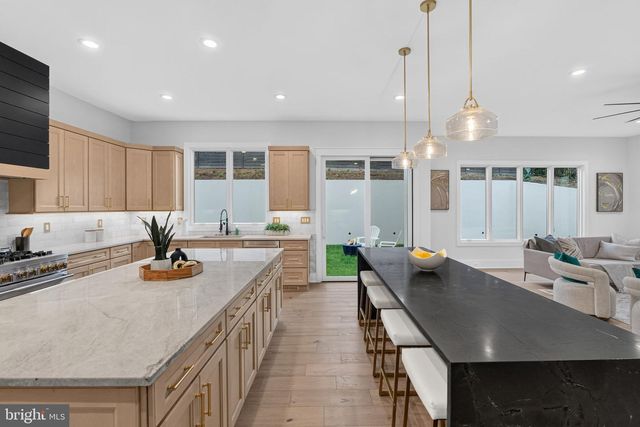 2816 N JEFFERSON ST, Arlington, VA 22207