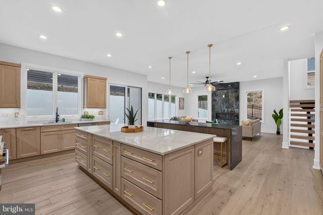 2816 N JEFFERSON ST, Arlington, VA 22207
