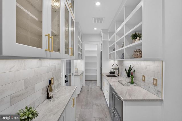 2816 N JEFFERSON ST, Arlington, VA 22207