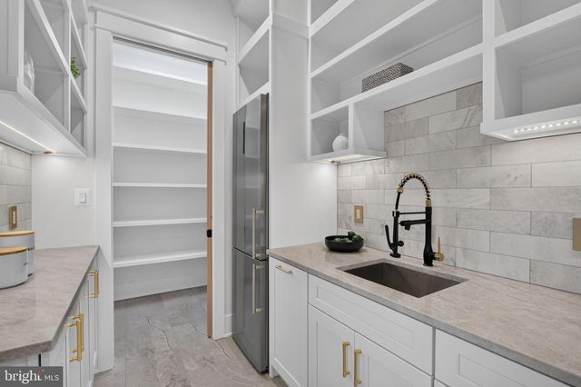 2816 N JEFFERSON ST, Arlington, VA 22207