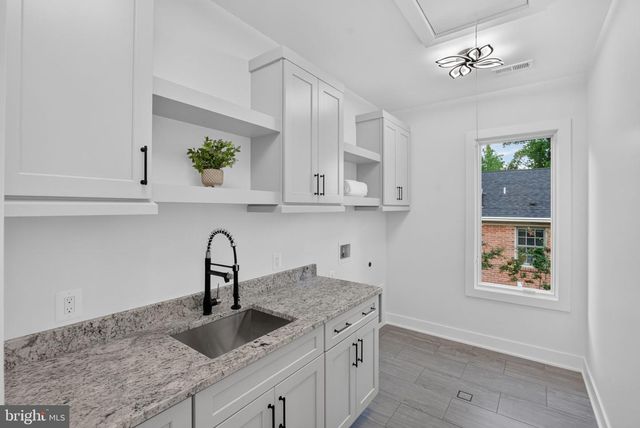 2816 N JEFFERSON ST, Arlington, VA 22207