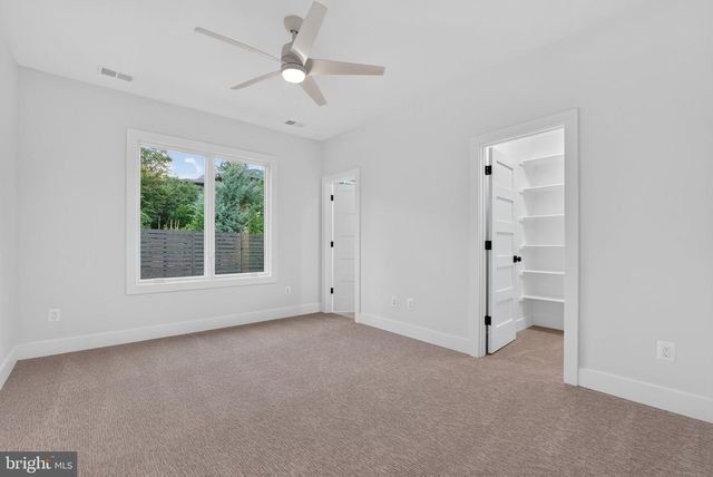 2816 N JEFFERSON ST, Arlington, VA 22207