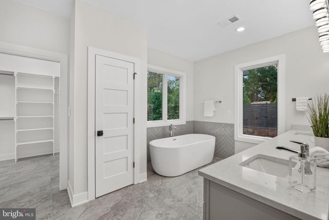 2816 N JEFFERSON ST, Arlington, VA 22207