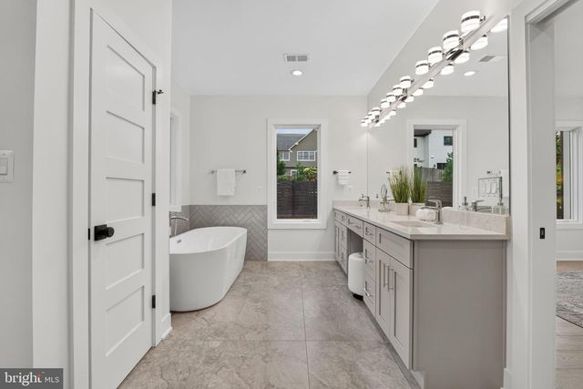2816 N JEFFERSON ST, Arlington, VA 22207
