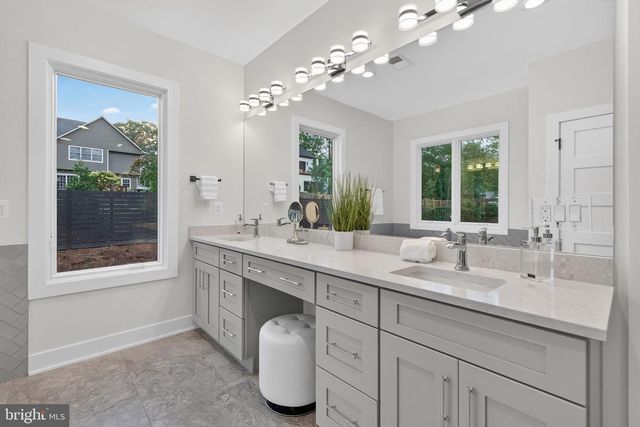 2816 N JEFFERSON ST, Arlington, VA 22207