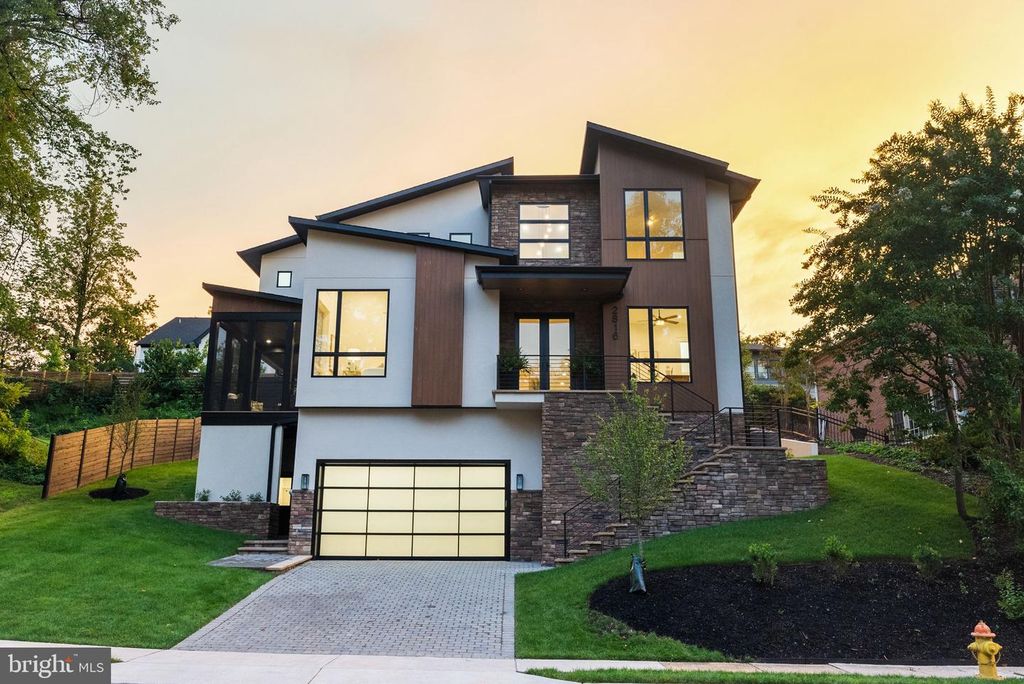 2816 N JEFFERSON ST, Arlington, VA 22207