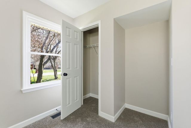 102 Bayberry Road, Versailles, KY 40383