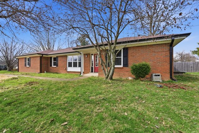 102 Bayberry Road, Versailles, KY 40383