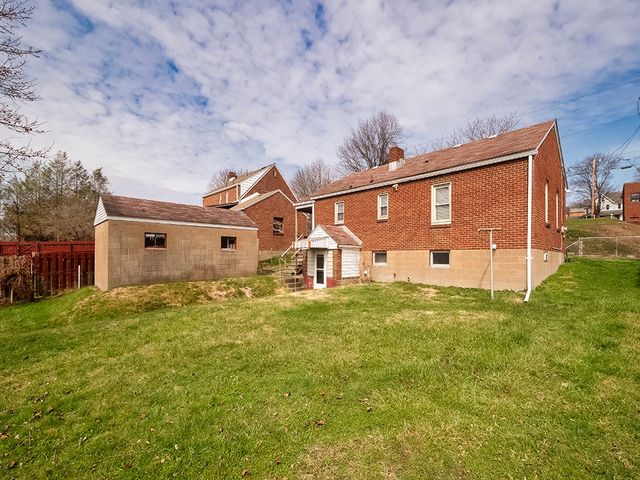 734 Lincoln Ave, Springdale Boro, PA 15144