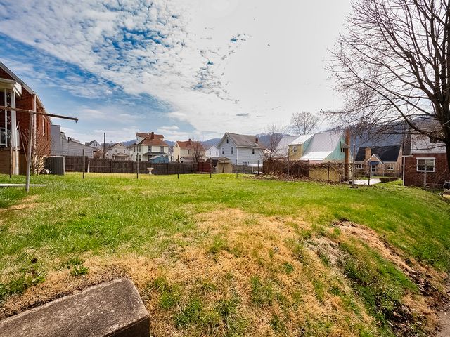 734 Lincoln Ave, Springdale Boro, PA 15144