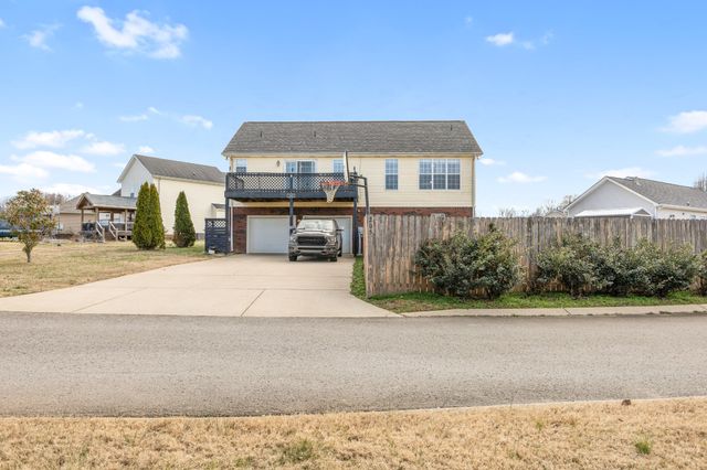 205 Emerald Cir, Pleasant View, TN 37146