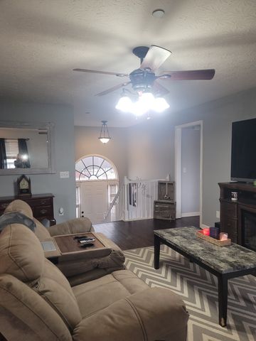 205 Emerald Cir, Pleasant View, TN 37146