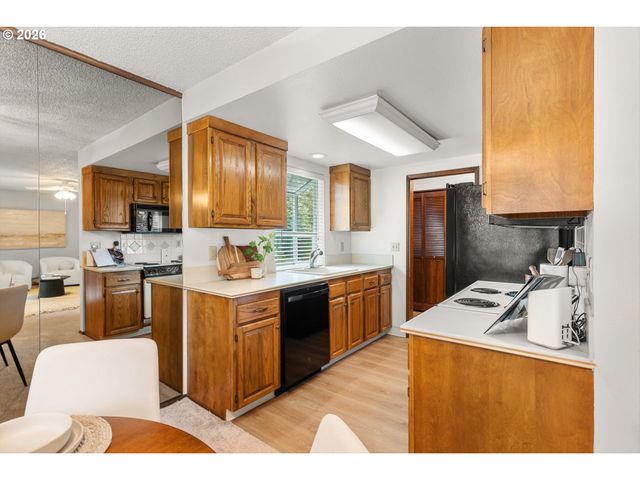 10935 Sw MEADOWBROOK Dr, Portland, OR 97224
