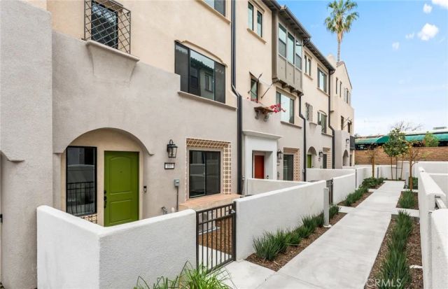 107 Kimberwick Court, Burbank, CA 91506