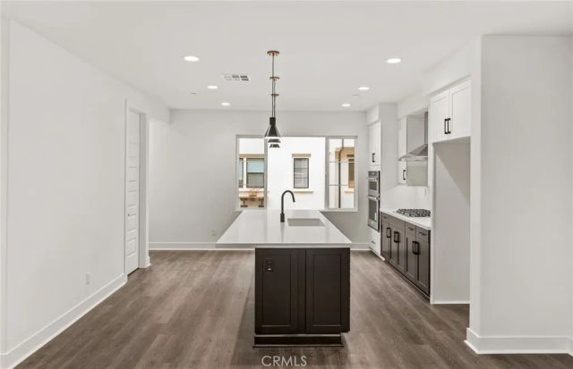 107 Kimberwick Court, Burbank, CA 91506