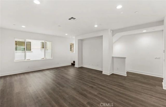 107 Kimberwick Court, Burbank, CA 91506