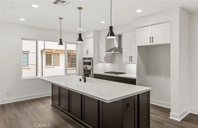 107 Kimberwick Court, Burbank, CA 91506