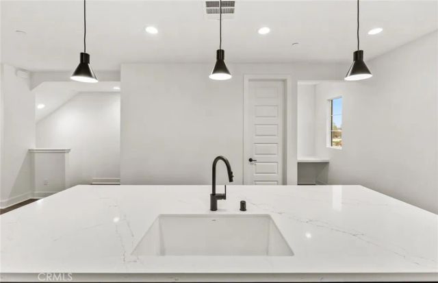 107 Kimberwick Court, Burbank, CA 91506