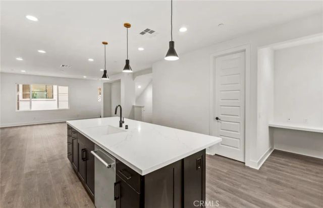 107 Kimberwick Court, Burbank, CA 91506