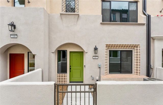 107 Kimberwick Court, Burbank, CA 91506