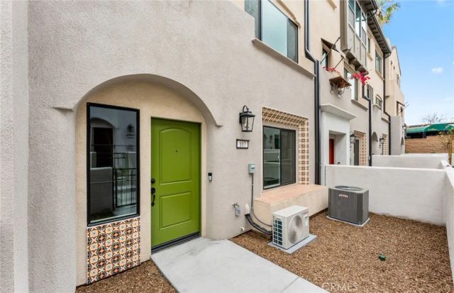 107 Kimberwick Court, Burbank, CA 91506