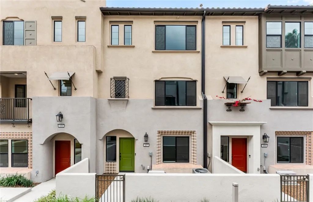 107 Kimberwick Court, Burbank, CA 91506